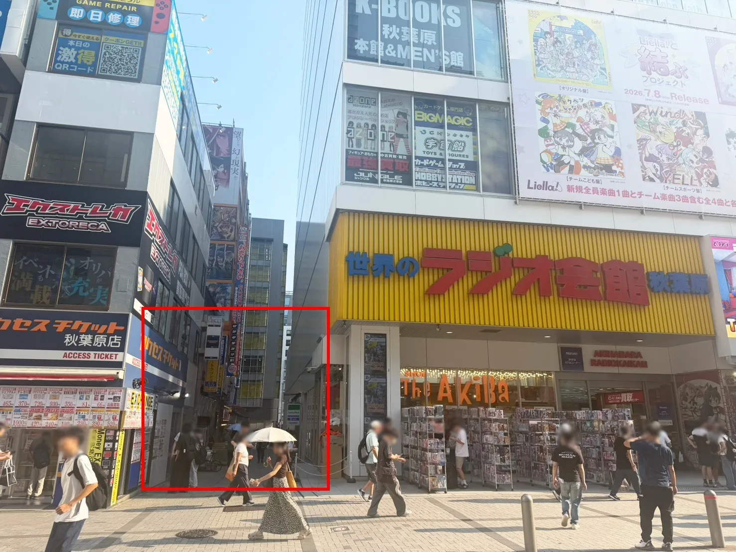 ③ラジオ会館を正面にし、左にある小道を通ります。